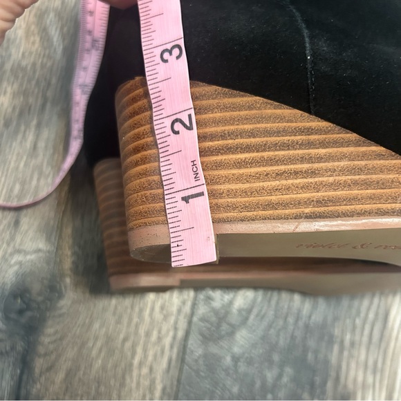 NWOT Black Suede Like Ankle Boots Wedge Heel Zip Women’s Violet & Red Size 8 - Picture 7 of 8